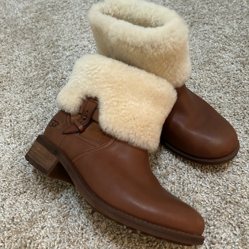 UGG Chyler Sheepskin Cuff Boots - Picture 5 of 7